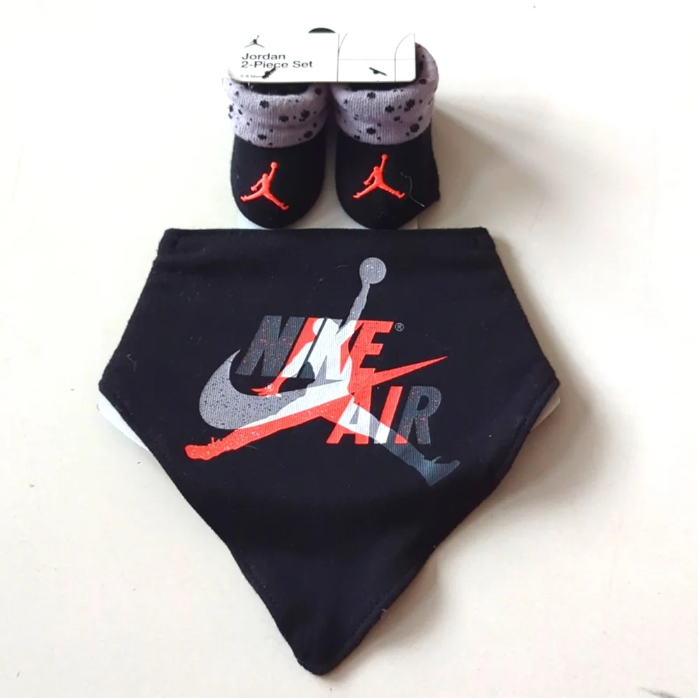 NIKE Baby Booties and Bandana Gift Set Newborn 0-6 months Air Jordan BLACK